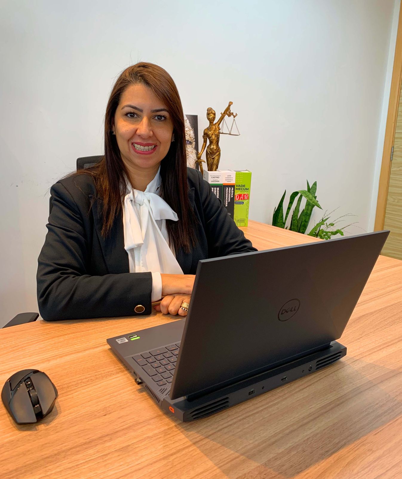 Dra. Aline Serra dos Passos Silva - Sócia Fundadora especializada em Direito Empresarial e do Trabalho